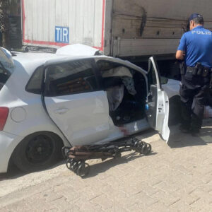 park halindeki tira carpti dort kisi yaralandi 41R1fniq