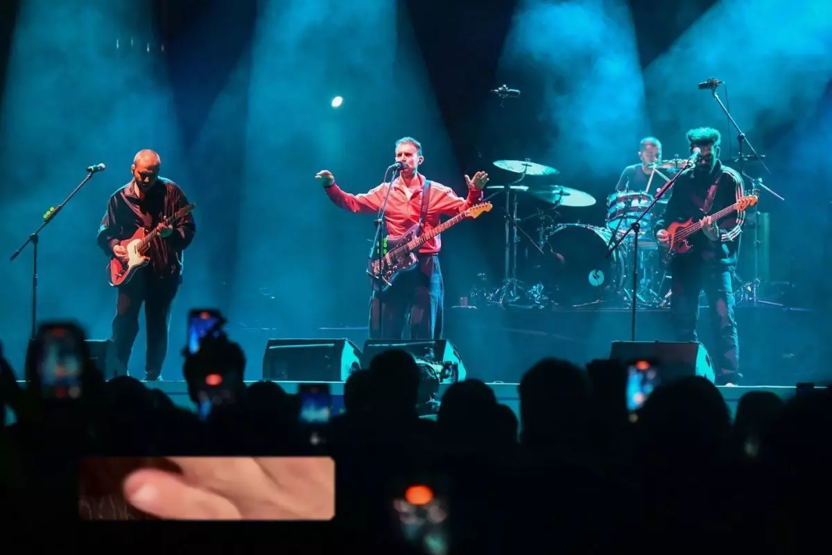 adamlar grubu faaliyetlerine ara verdi 2U1H6T2J