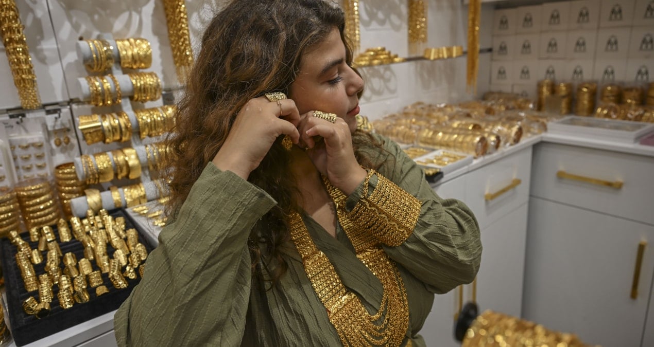 dugunlerde yeni moda gelinleri altin yerine imitasyon susluyor VY9JatB2