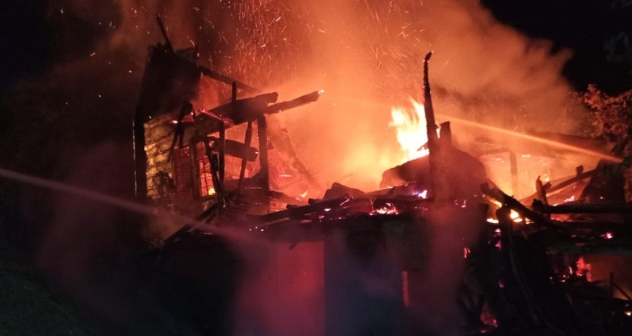 ordu caybasinda 2 katli ahsap evde yangin RSAwhVrR