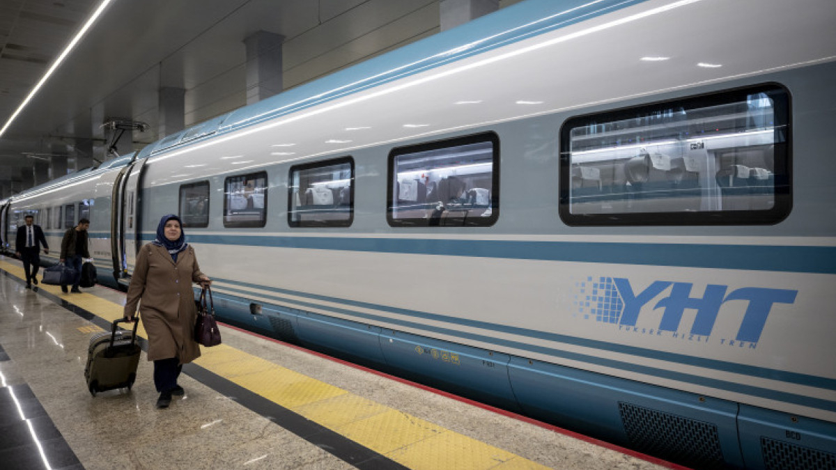 ankara yht gari 40 milyondan fazla yolcuyu agirladi BDMPeI5a.jpg