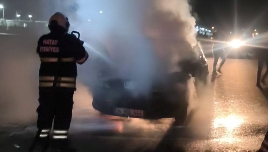 antakyada otomobil alev alev yandi wsY5HdiH.jpg