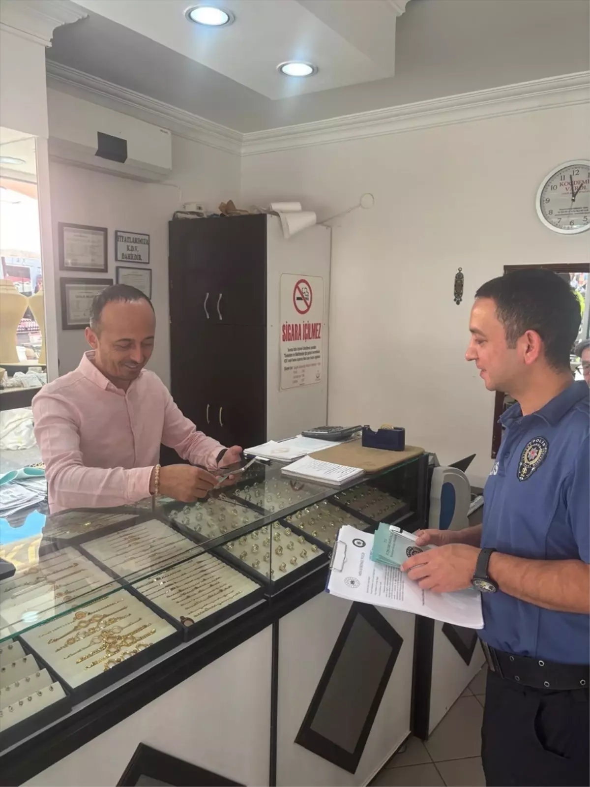 bursada polisi esnaf ve vatandaslarla bilgilendirme calismasi eI3htC1O