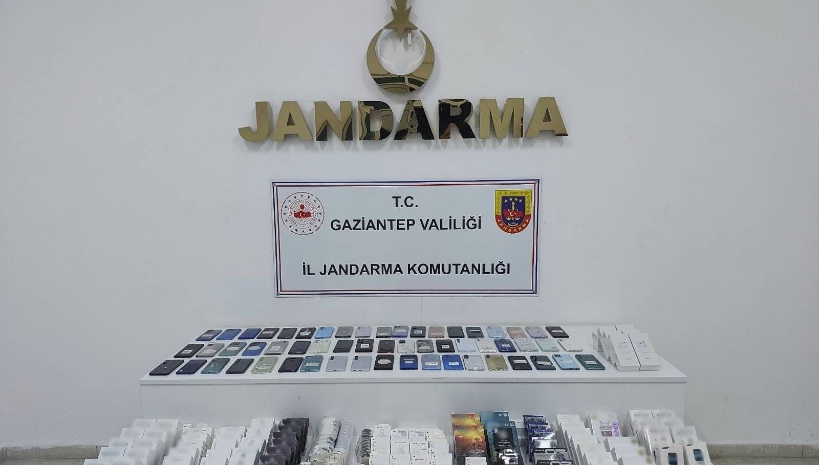 gaziantepde operasyon 1 milyon 900 bin degerinde kacak urun ele gecirildi biukaTX3.jpg