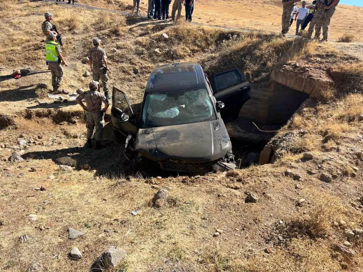 musta kontrolden cikan otomobil takla atti 3 yarali BunQVZcg