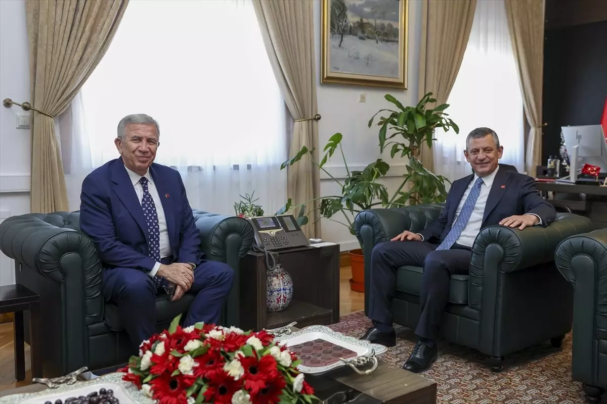 ozgur ozelden mansur yavasa destek TMnMZhzR.jpg