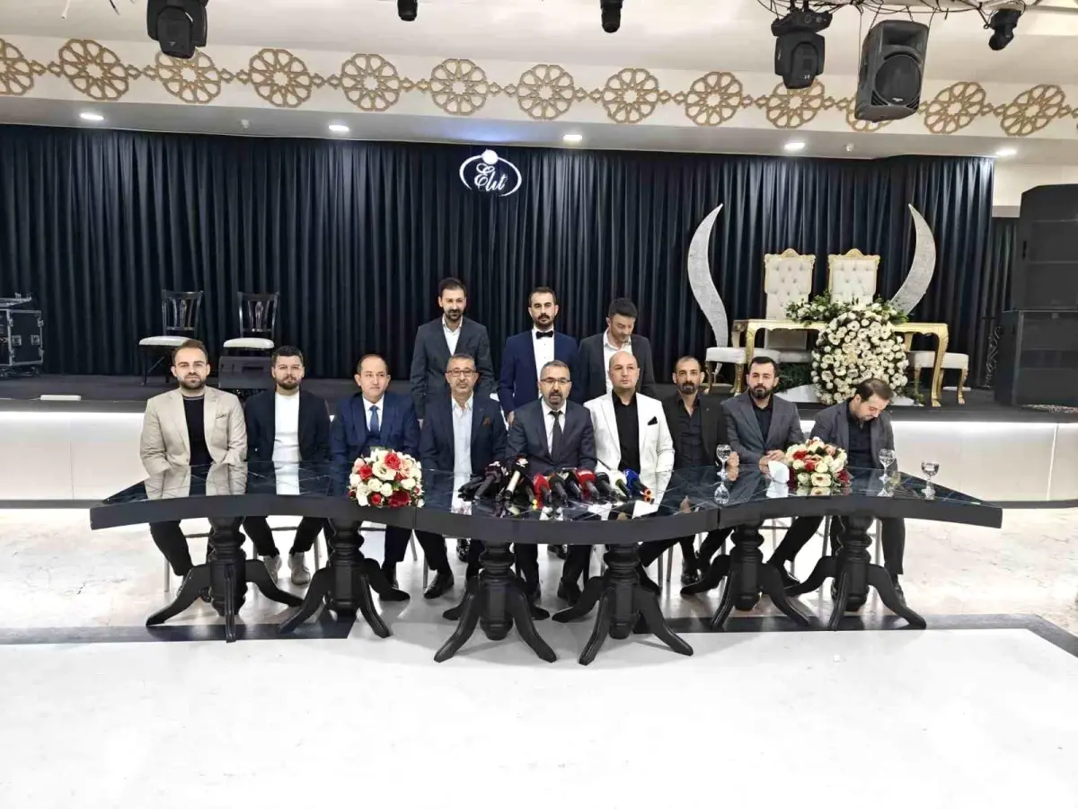 refik karakuzay sarraflar dernegine aday O2gYP5gb.jpg