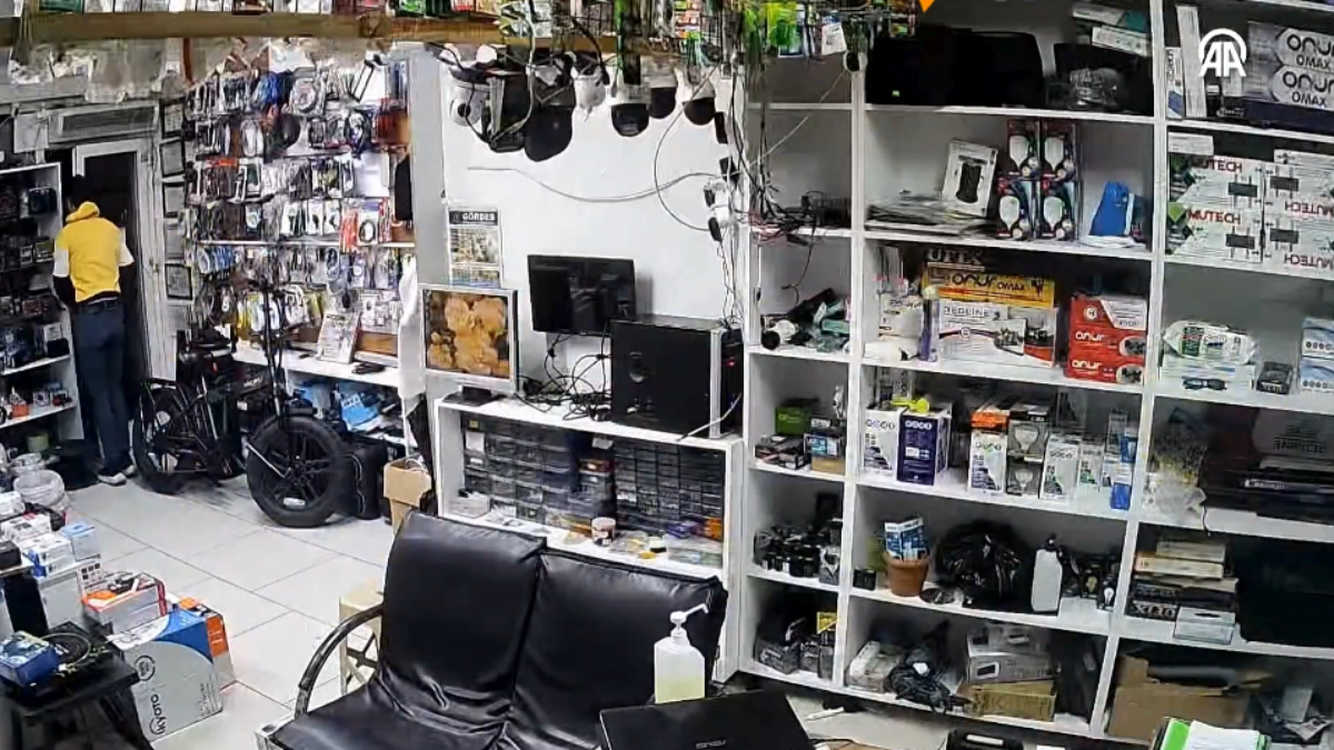 sindirgi depreminin siddeti kameralarda Bd7qGqLX.jpg