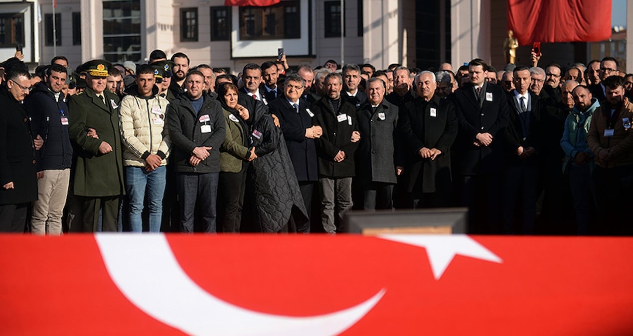 trabzonda yamactan duserek olen polis memuru son yolculuguna ugurlandi g74vaplN