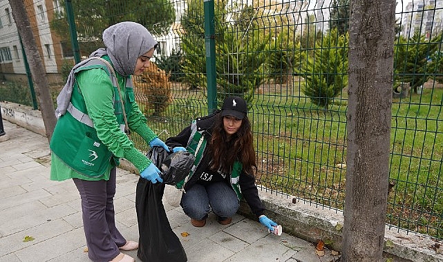 beylikduzunde ogrencilerden cevre bilinci icin ornek davranis bJYSjOQY.jpg