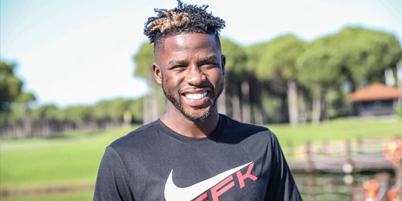 bir zamanlar super ligde oynuyordu unlu futbolcuya avmde silahli tehdit 7MOzhckx.jpg