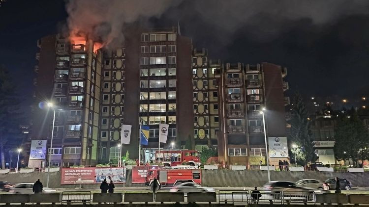 bosna hersekte huzurevinde yangin faciasi cok sayida kisi hayatini kaybetti bbpQgC4J.jpg