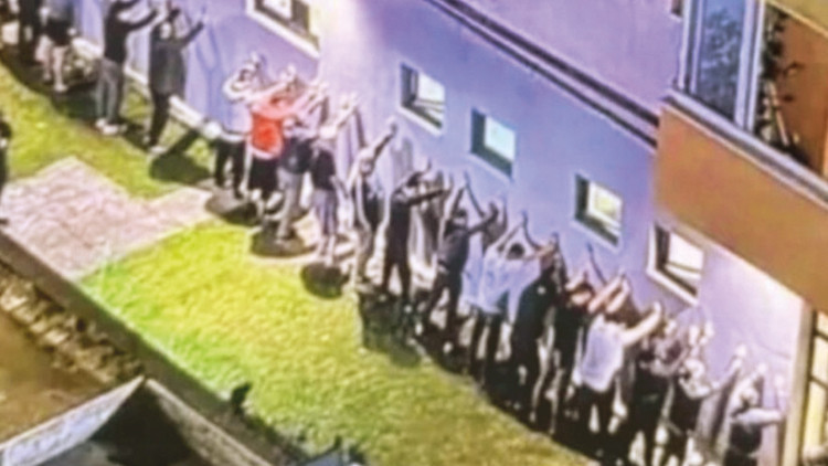 iki turk serbest birakildi sirplar bicakla saldirmis ugl56Yje.jpg