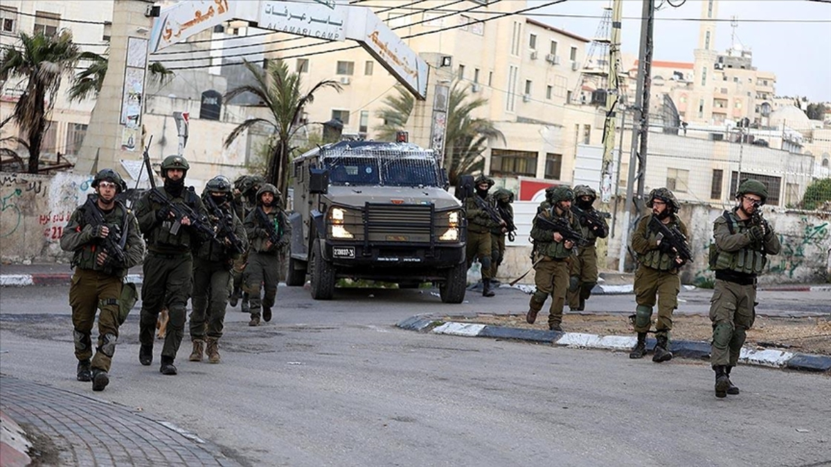 israil ordusu bati seriada bir genci yaraladiktan sonra gozaltina aldi Dt9alY2A.jpg