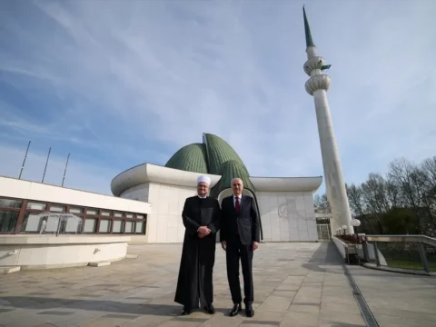 Numan Kurtulmuş, Zagreb’de Ayasofya Temalı Serginin Açılışında Bulundu