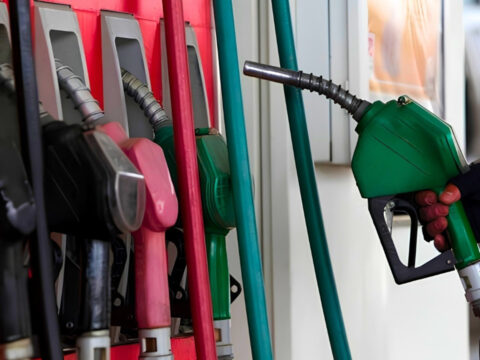 Akaryakıt Fiyatları Sabit Kalırken Petrol Fiyatları Yükseliyor**