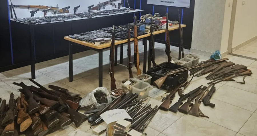Ankara’da Bir Evde Büyük Silah Stoku Ele Geçirildi