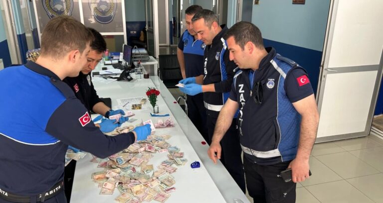 bilecikte-dilencinin-uzerinden-32-bin-lira-cikti-DRe3tuBn