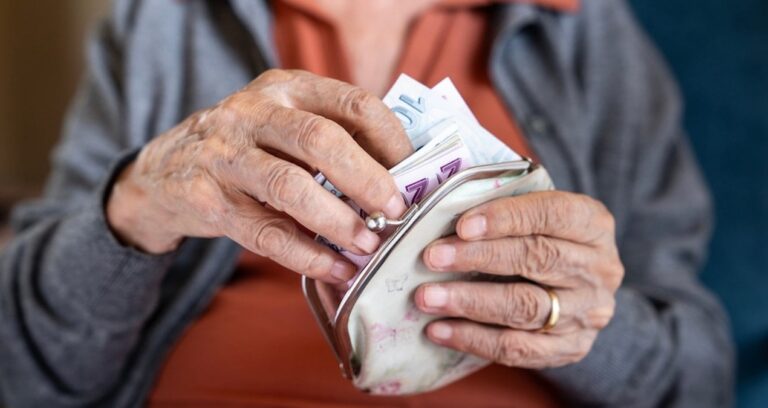 emeklinin-her-ay-cebine-girmesi-gereken-26-bin-tl-buhar-oluyor-9Ng8AwPr