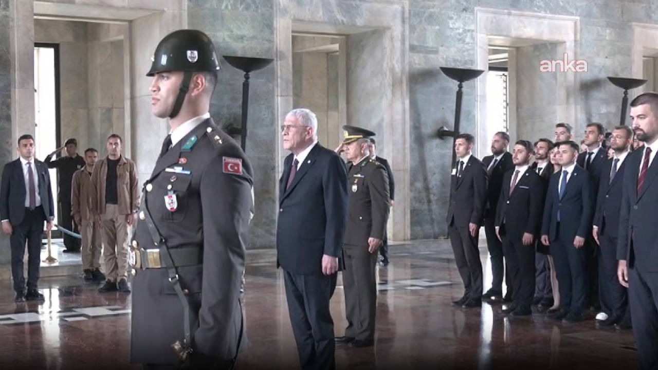 musavat-dervisoglu-partisinin-genclik-kollariyla-anitkabiri-ziyaret-etti-muTDWLG9